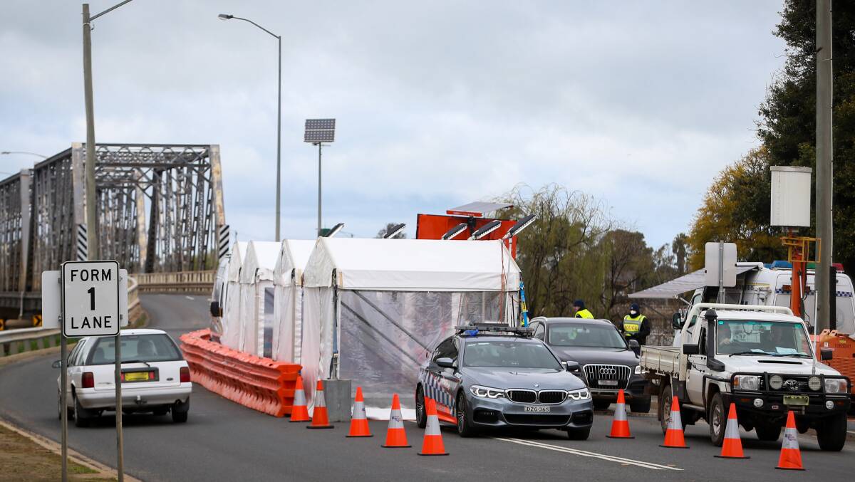STILL CHECKING: Senators have called for "clear regulations" for people crossing checkpoints like this one at Mulwala. Picture: JAMES WILTSHIRE