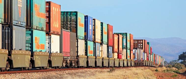 Double-stacked freight trains will run along the inland rail route from Melbourne to Brisbane.
