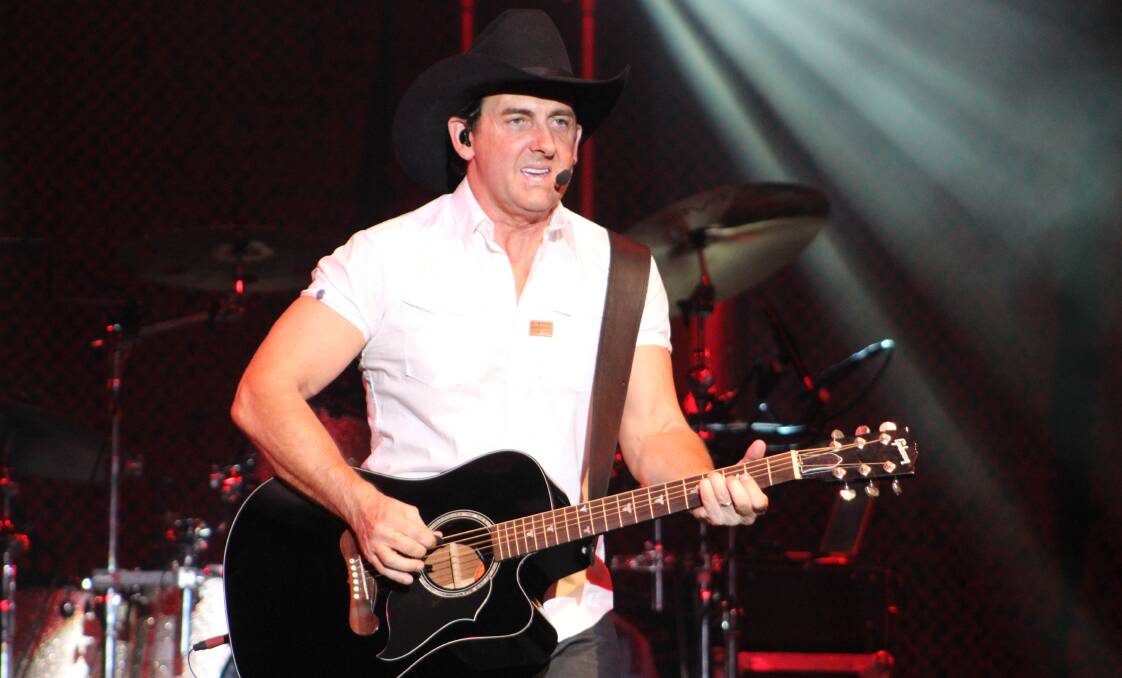 BACK IN TOWN: Country music star Lee Kernaghan returns to the Albury Entertainment Centre on November 4. Picture: DAVIS HARRIGAN