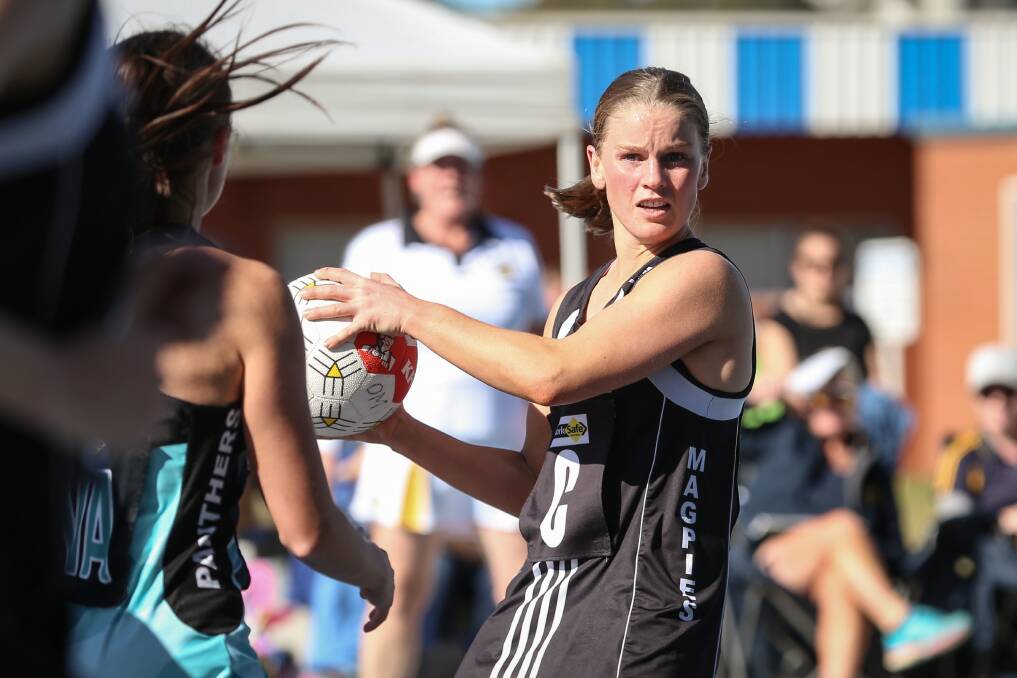 ON A ROLL: Wangaratta midcourt player Issy Byrne looks for her fellow Magpies' during the qualifying final against Lavington on Saturday. Picture: JAMES WILTSHIRE