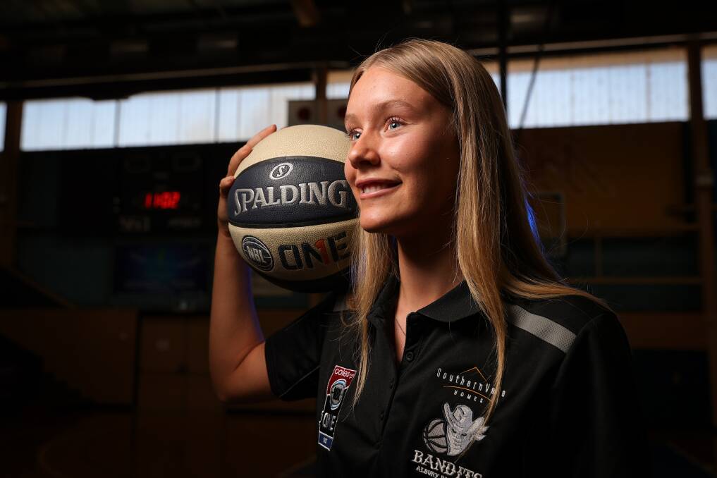 GIVING HER ALL: 16-year-old Tahli Smith has been named as an emergency for Victoria Country's under-18 women's side and is about to enter her second season in the Bandits' senior ranks. Picture: JAMES WILTSHIRE