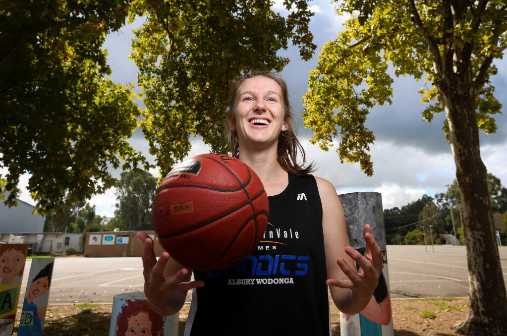 THRILLED: Albury-Wodonga Bandit Chloe Storer is bound for the US to follow her dream of playing college basketball. Picture: JAMES WILTSHIRE