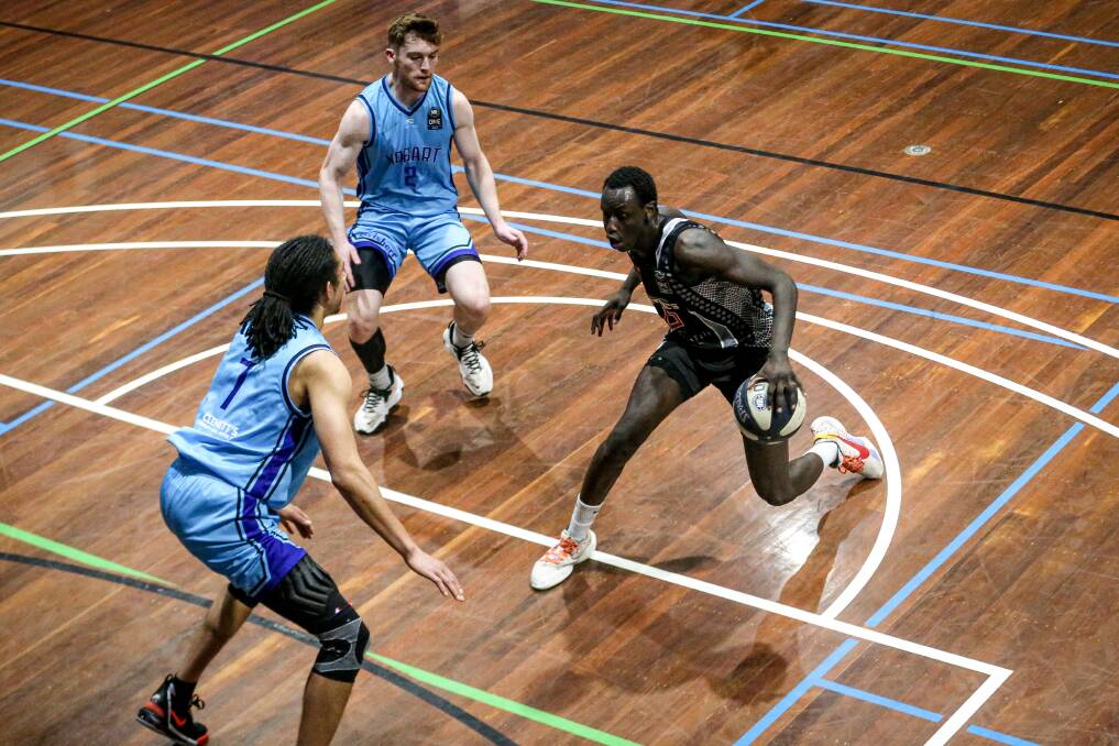 IN FORM: New Albury-Wodonga Bandit Wani Swaka Lo Buluk in action during the side's last game against the Hobart Chargers in Wodonga, where he scored 22 points. Picture: JAMES WILTSHIRE