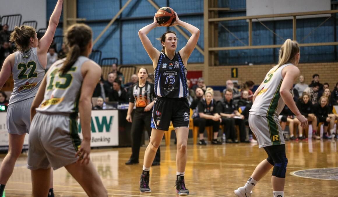 Jessie Edwards scored a huge 31-points in the Bandits' three point loss to Dandenong at home on Saturday night. Pictures: JAMES WILTSHIRE.