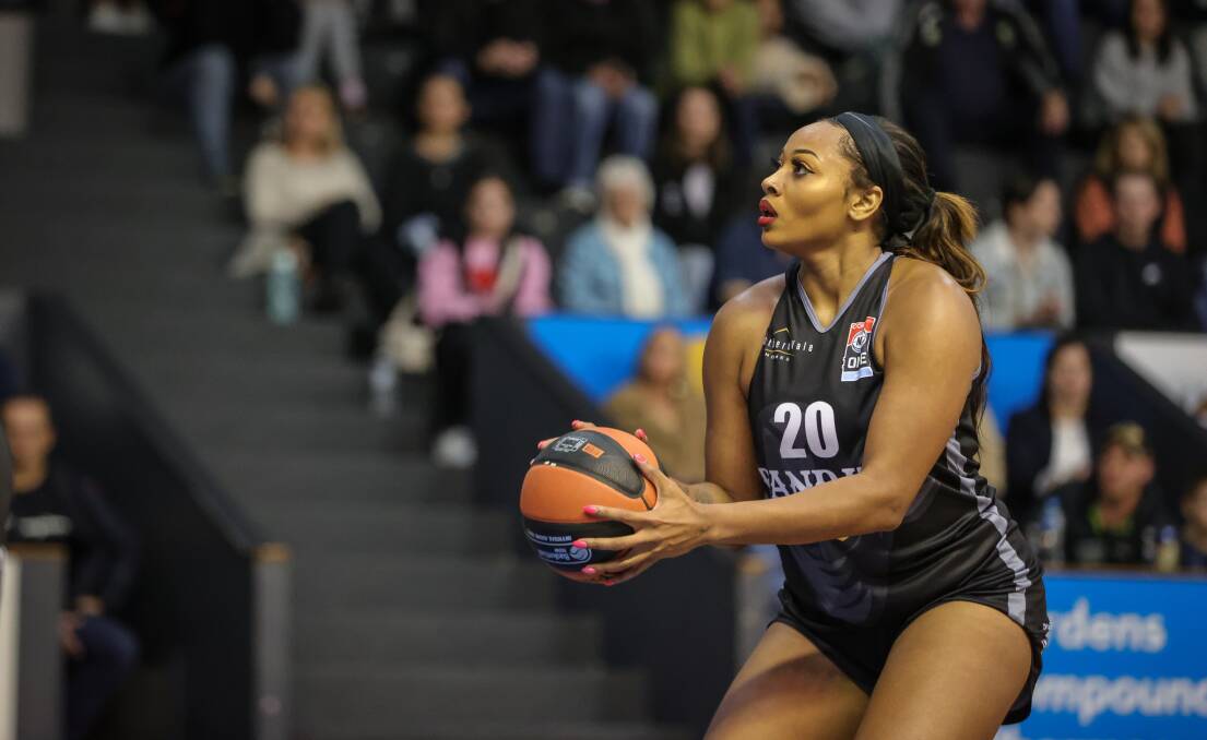 STAR: New recruit Unique Thompson had 38 points and 10 rebounds in her first game for the Bandits on Saturday night. Picture: JAMES WILTSHIRE