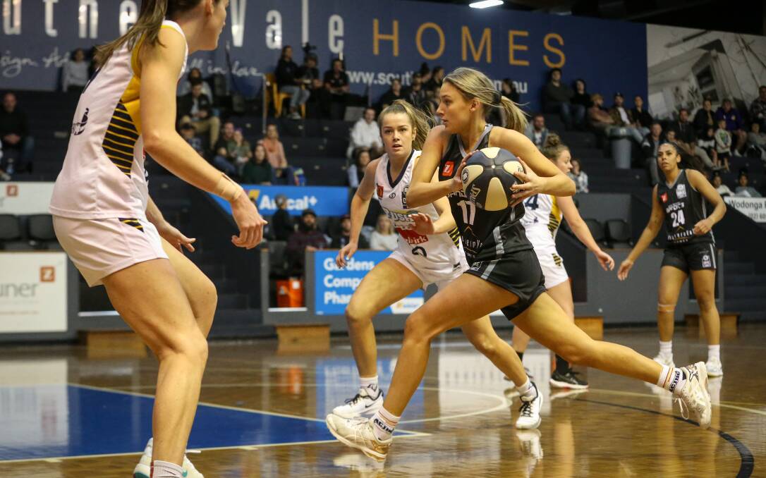 UP FOR CHALLENGE: Albury-Wodonga Bandits' young gun Ruby Watson in action during her first game against Ballarat. Picture: JAMES WILTSHIRE