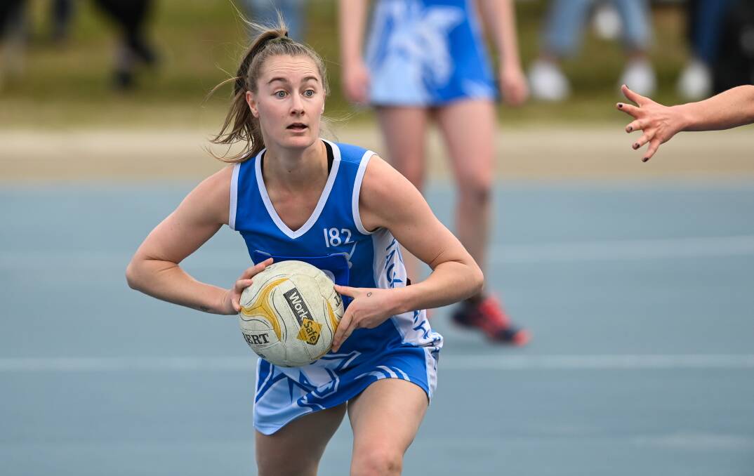 FOCUSED: Yackandandah's Alana Sutton moves the ball down the court during the Bulldogs' win against the Roos on Saturday. Picture: MARK JESSER