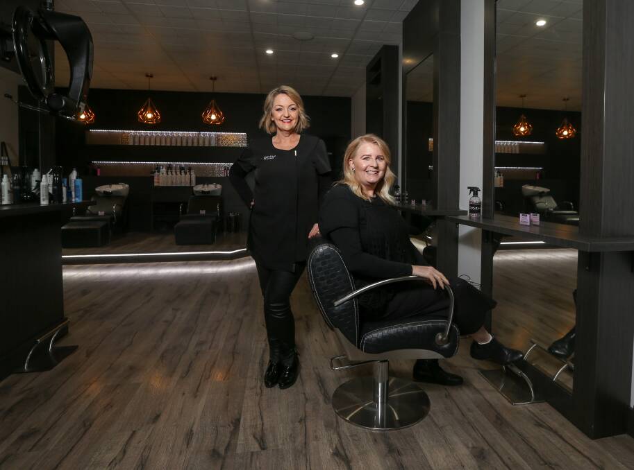 DEAL: Wodonga's Do My Hair manager Rachael Simmons and Albury's Soul Hair salon owner Kelli Mair have joined forces during the border closure. Picture: TARA TREWHELLA