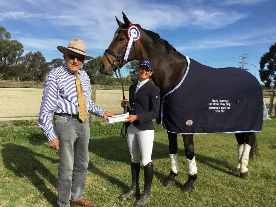 ALL CLASS: Jim Hoy, father of Olympian Andrew Hoy, with  CIC3* winner Emma Bishop and Issey Miyake.
