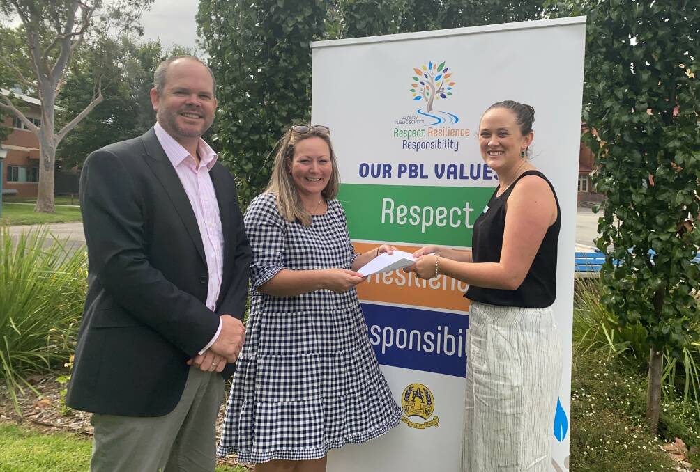 GIVING BACK: Hume Bank's Ben Foley with Border Trust's Back To School co-ordinator Kate Weiss and Kirsty Sheridan from Albury Public School. Picture: SUPPLIED