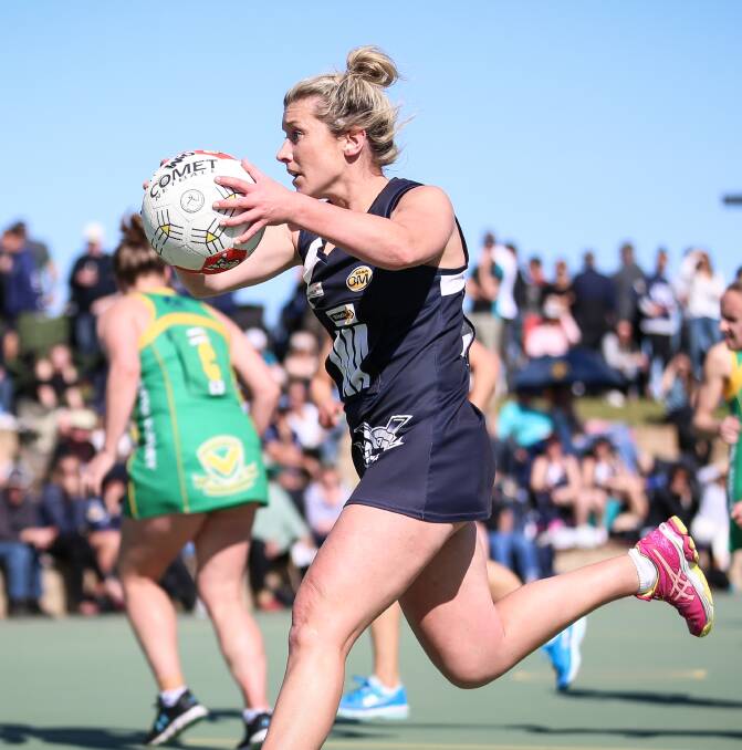 FULL STEAM AHEAD: Yarrawonga's Caitlyn O'Dwyer charges up the court at Bunton Park on Sunday. Pictures: JAMES WILTSHIRE