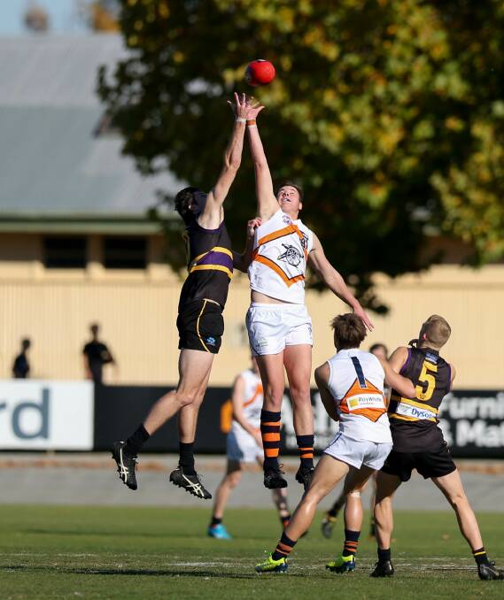 Murray Bushranger Ben Kelly and Calder's Josh Hotchin contest a centre bounce at Wangaratta on Saturday. The Cannons won by 50 points. Pictures: TARA TREWHELLA