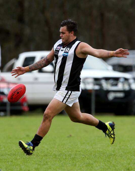 Key forward Ash Murray has left Murray Magpies after kicking almost 300 goals for the Hume league club. He has joined Bullioh.