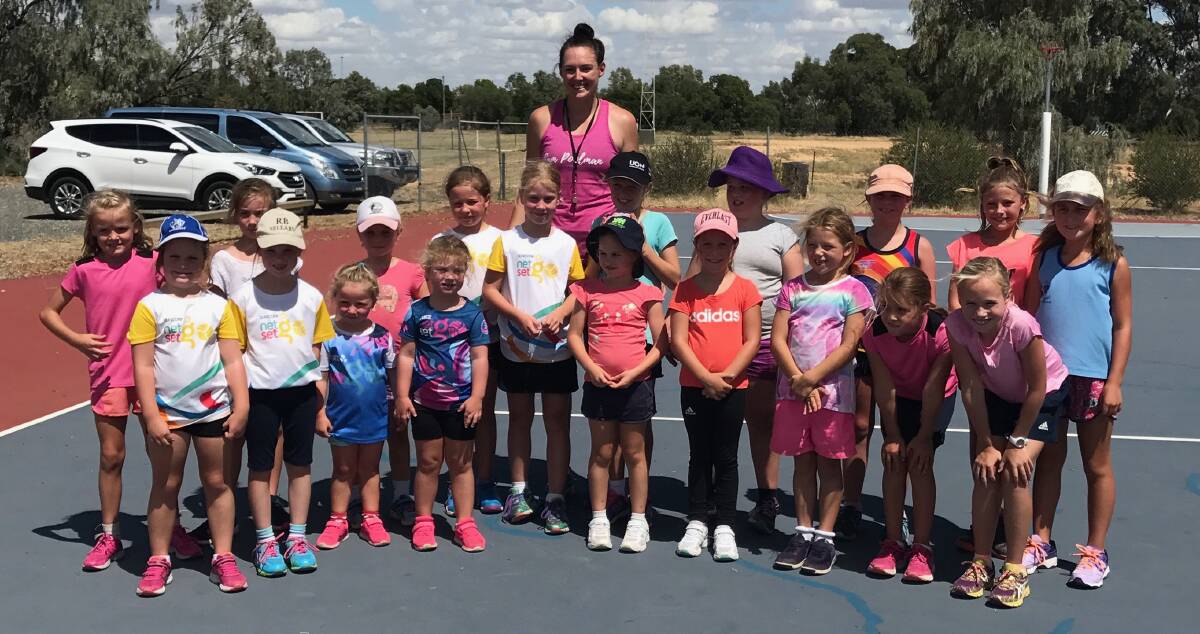 Australian Fast5 defender Sam Poolman passed on some tips to Billabong Crows youngsters at Urana on the weekend.