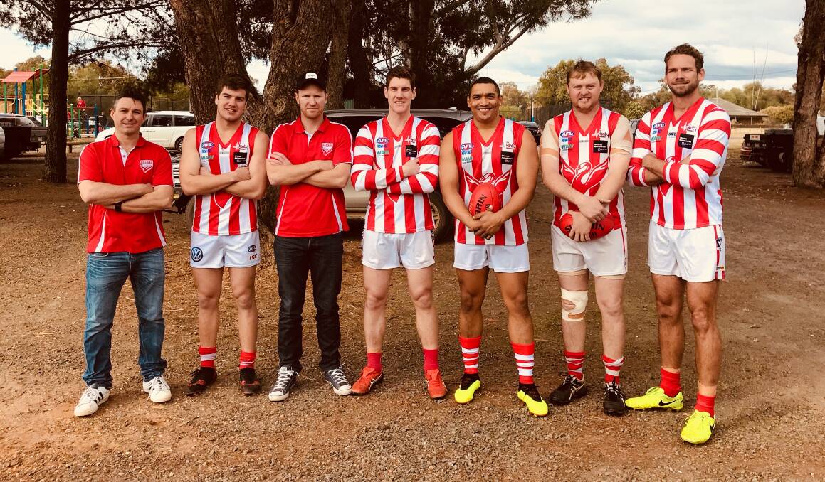 Henty president Nathan Scholz with re-signed Swampie players
Harry Nunn, Joel Price, Heath Ohlin, Damian Cupido,
Shannon Terlich and Jared Brennan.