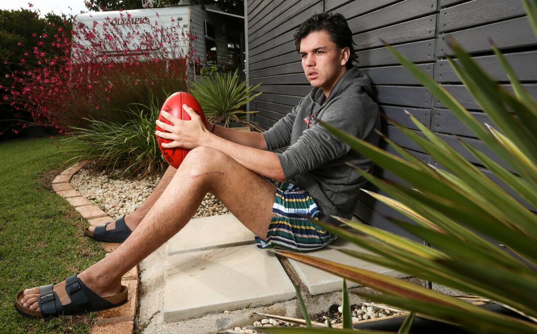 Rising Wodonga star Elijah Hollands is working hard on his rehabilitation to show AFL clubs he means business.