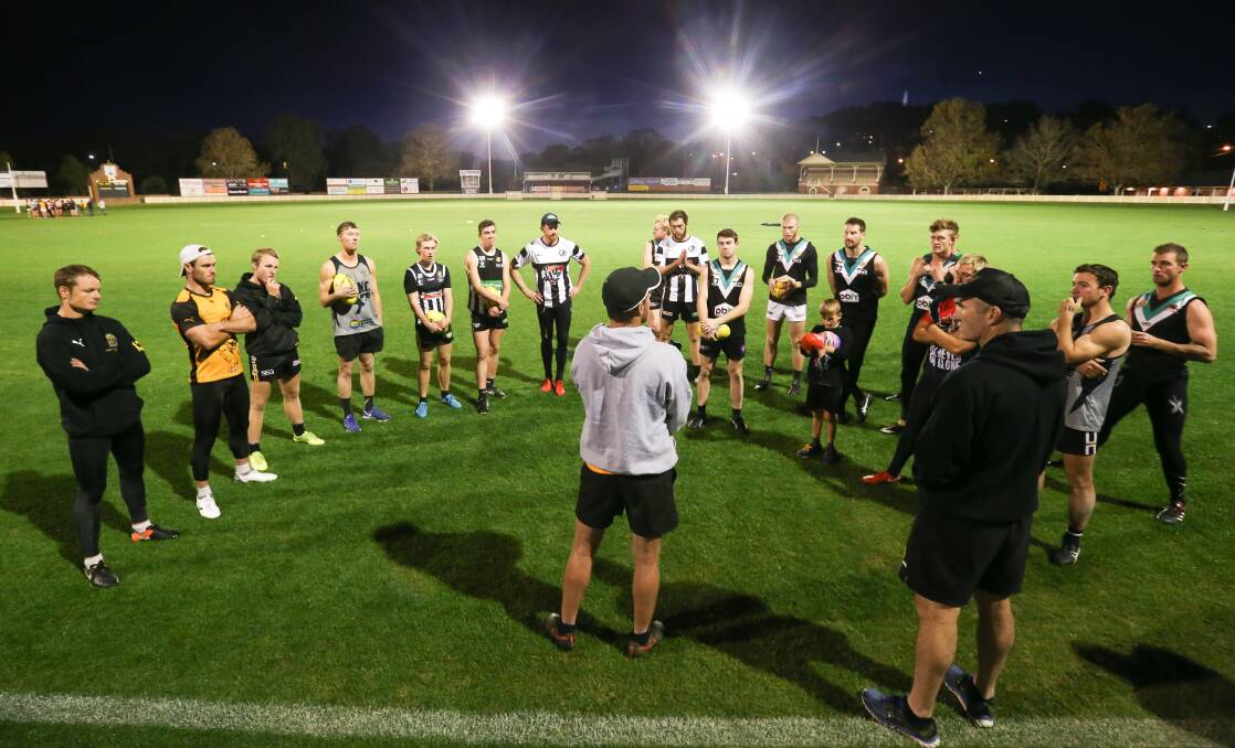 CENTRE STAGE: Brad Murray and Jon Henry
talk tactics during training at Albury Sportsground.
Picture: KYLIE ESLER