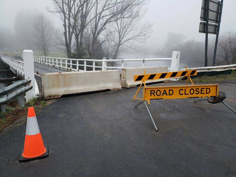The Towong bridge over the Murray River which is shut. It is not expected to reopen to traffic in the short term but the Tintaldra crossing to the north has been scheduled for a return on Monday. Picture: CORRYONG SES