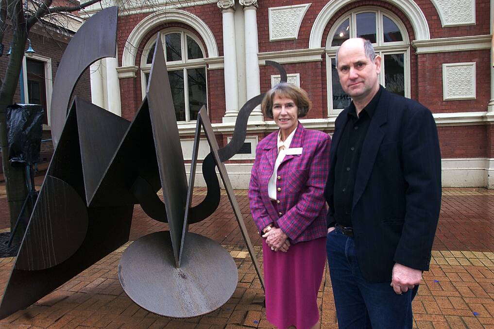 Flashback: Then Albury mayor Patricia Gould and artist Ken Raff at the launch of The River outside the regional gallery in August 2003.
