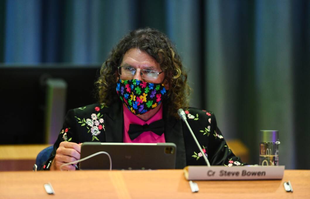 Style: Steve Bowen at his first council meeting where he donned a jigsaw patterned mask to meet COVID rules. Picture: MARK JESSER