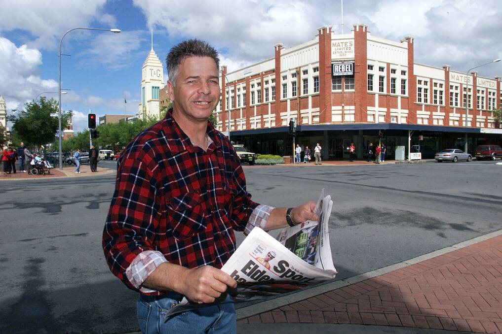 Flashback: Tom Weyrich in Albury in 2001 when he stood as an independent against then Liberal Party first-time candidate Sussan Ley. He will not have a second shot as a One Nation candidate in 2019.