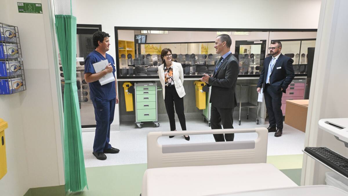 Albury Wodonga Health nurse unit manager Lindsay Nichol with Victorian Health Minister Mary-Anne Thomas and the health service's chief executive Bill Appleby and chairman Jonathan Green in the new emergency department. Picture by Mark Jesser
