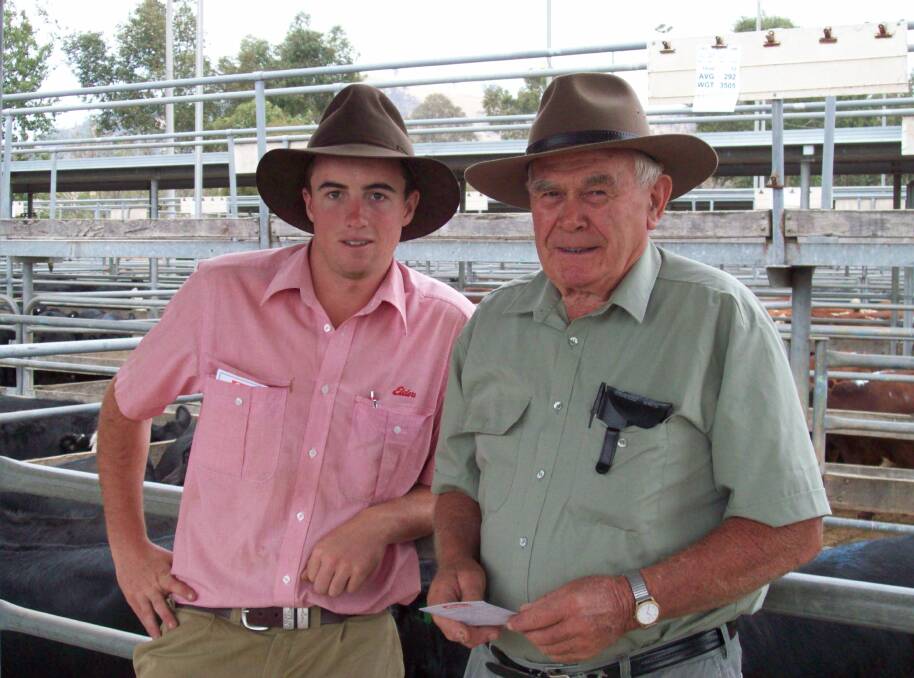 Having a chat: Elders agent Brett Shea with Doug Welladsen at Wodonga's saleyard in 2009.