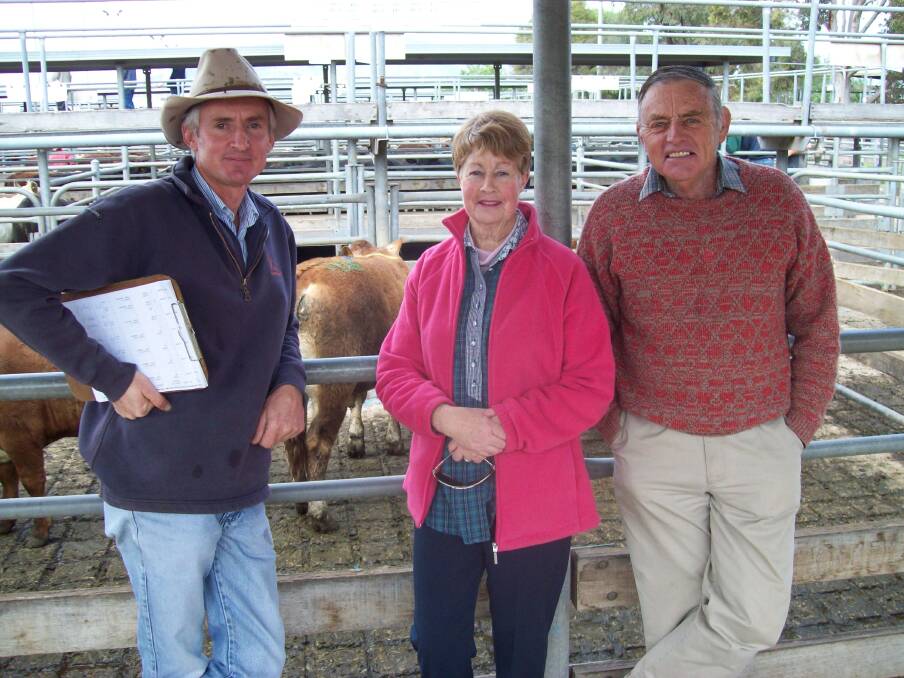 Long-running ties: Auctioneer and real estate agent Peter Ruaro with Leonie and Peter Adams at a Wodonga cattle sale in 2009.