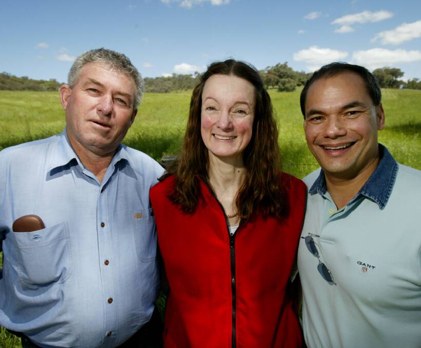 Happier times: David Strelec, Amanda Duncan-Strelec and Tom Tate in 2005 before their land deal soured and prompted court action. Mrs Duncan-Strelec is now seeking public help to bankroll her next legal move.