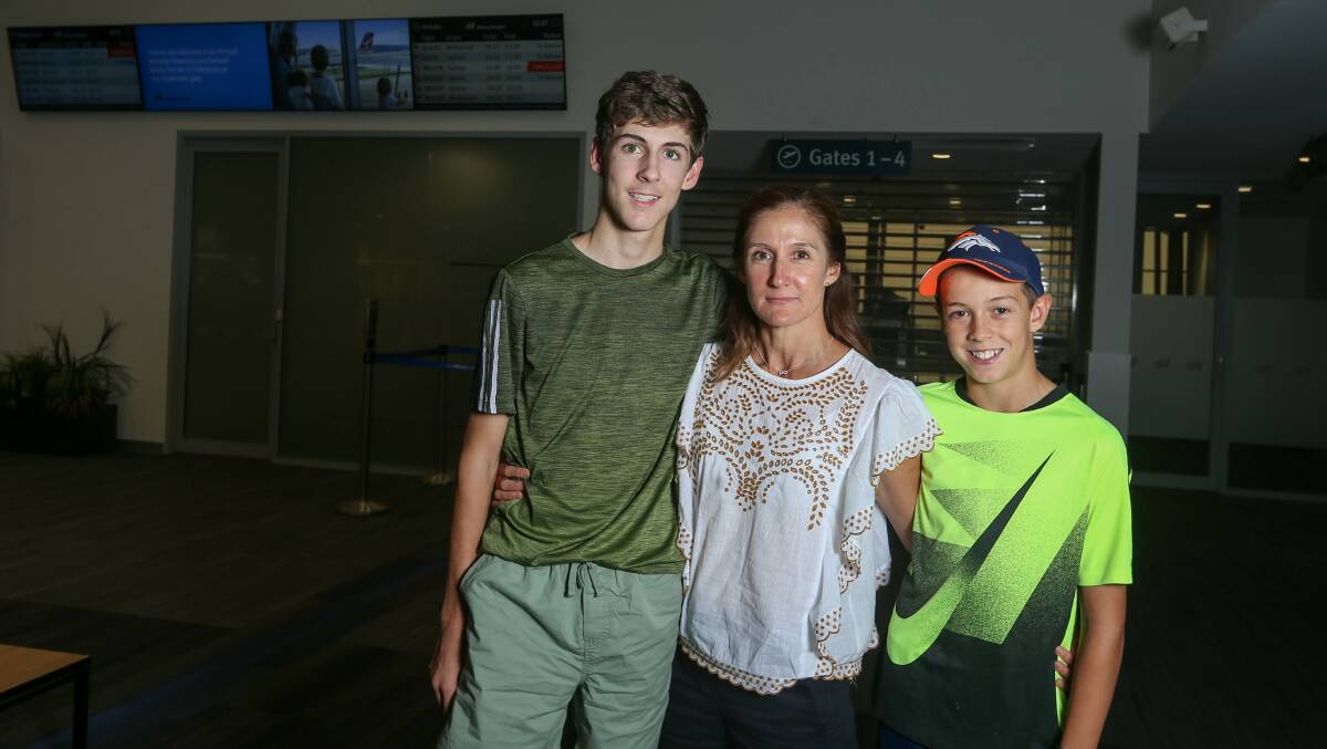 Long way home: Brisbane holidaymaker Jeannine Freeman and her sons Mitchell, 15, and Myles, 12, took a bus to Melbourne after being unable to fly from Albury yesterday. Picture: TARA TREWHELLA