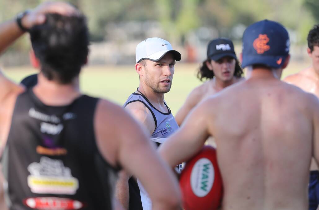 Wangaratta coach Luke Morgan talks to his players during another summer session. Picture: WANGARATTA CHRONICLE