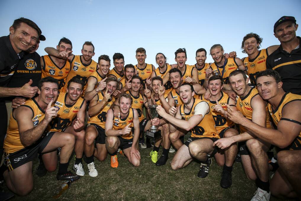 BRAGGING RIGHTS: Ovens and Murray celebrates after toppling Goulburn Valley
in a seven-point thriller. Picture: JAMES WILTSHIRE