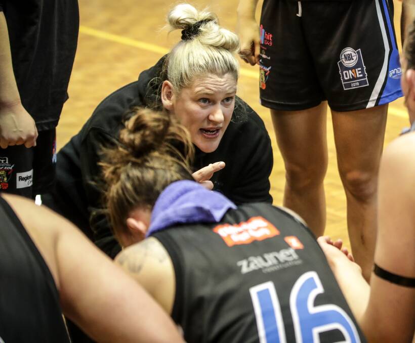 Lauren Jackson will play for the Swamp Donkeys in a social Border carnival this weekend. Jackson will then be inducted into the NSW Hall of Champions in Sydney on Monday night.