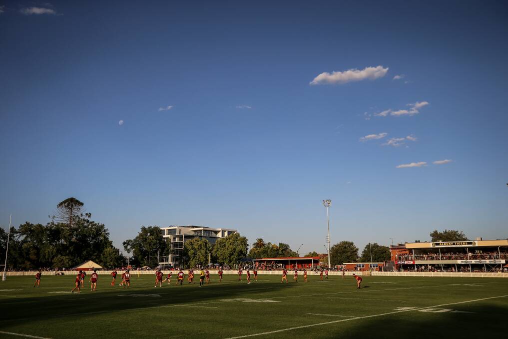 It was picture postcard material at Albury Sportsground with the ground in magnificent condition on a glorious, but hot, day.