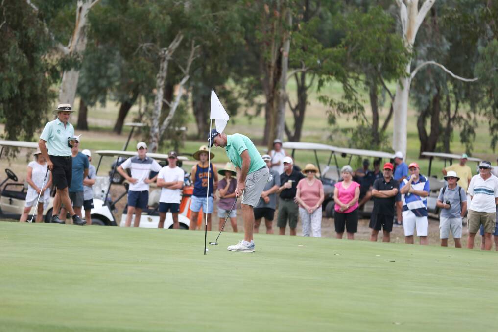 WELCOME: 2006 US Open Geoff Ogilvy lines up a par putt early in his nine-hole shootout with Wodonga's Zach Murray. Picture: TARA TREWHELLA