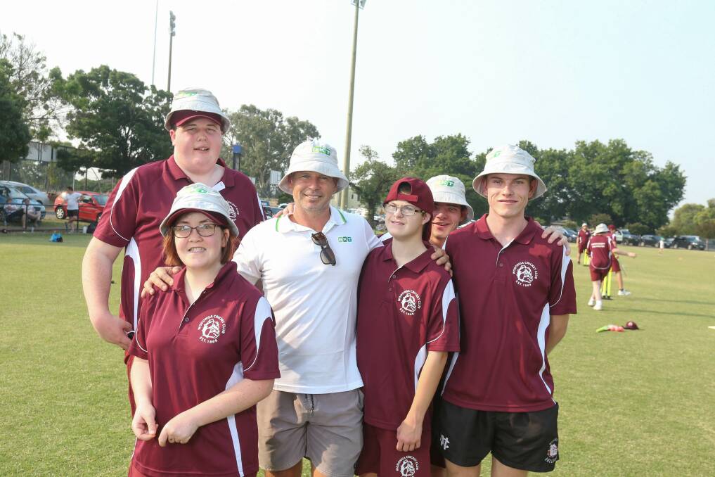 FUN TIMES: Former Australian star Brad Hodge was in Wodonga and caught up with members of the Wodonga Bulldogs All-Abilities cricket team. Picture: TARA TREWHELLA