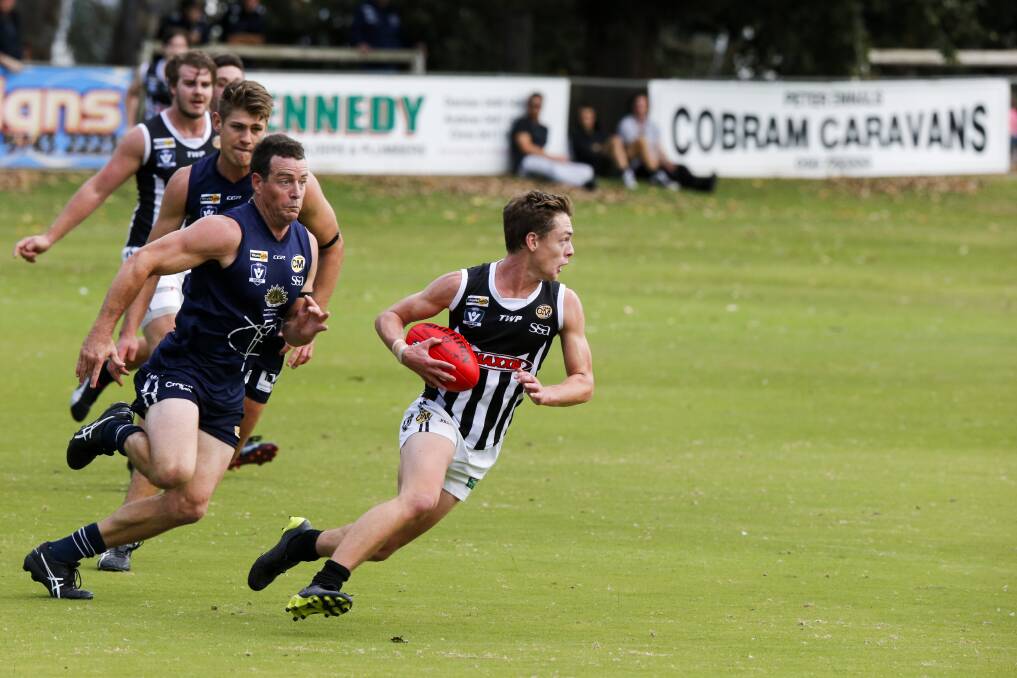 TYPICAL POSE: Yarrawonga's Drew Barnes has made
a career of the one percenters and he puts the pressure
on Wangaratta's defence. Barnes kicked a trademark
55-metre goal in his 150th match. Picture: SIMON BAYLISS
