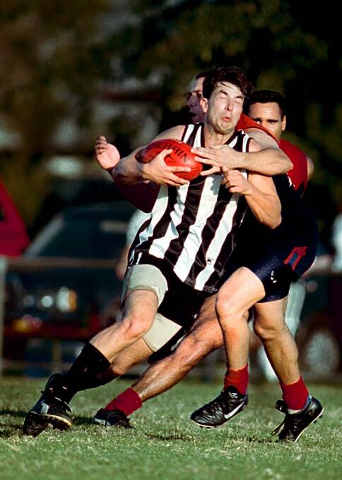 Hetherton in action for Murray Magpies.