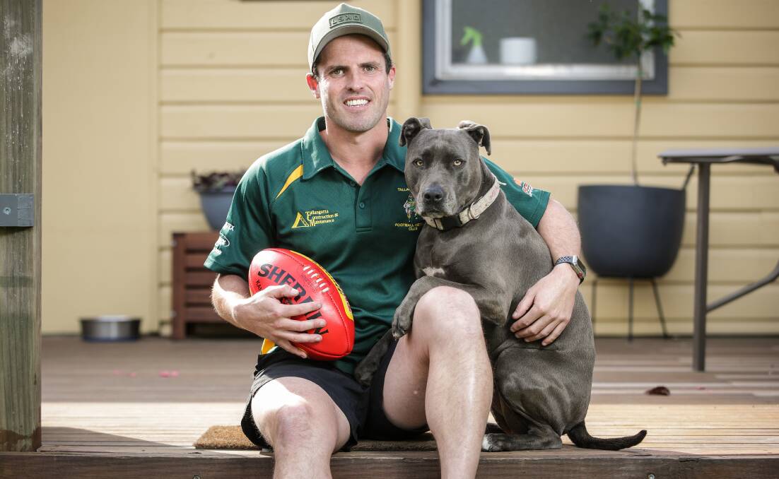 HAPPY HOPPER: Tallangatta coach Tyson Smith relaxing at home with his dog Meiko this week. Picture: JAMES WILTSHIRE