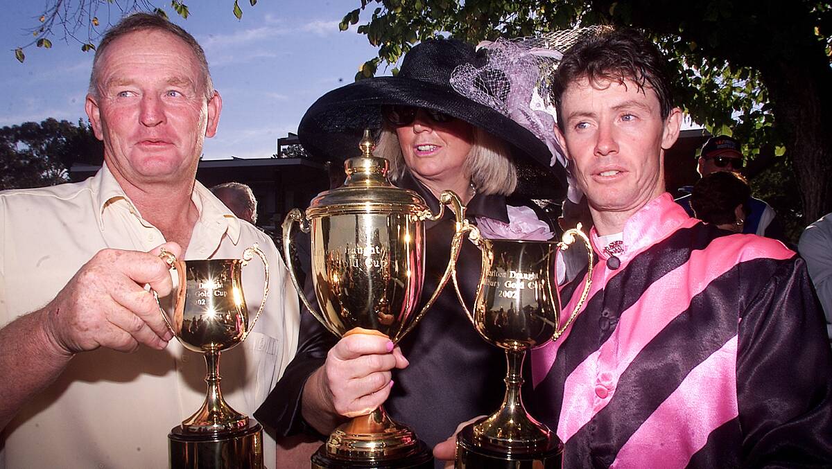 WINNERS: Brian Cox, Helen McPhee and Mathew Cahill after Ekalaka won the Albury Gold Cup in 2002. Cox won the Albury feature on three occasions.