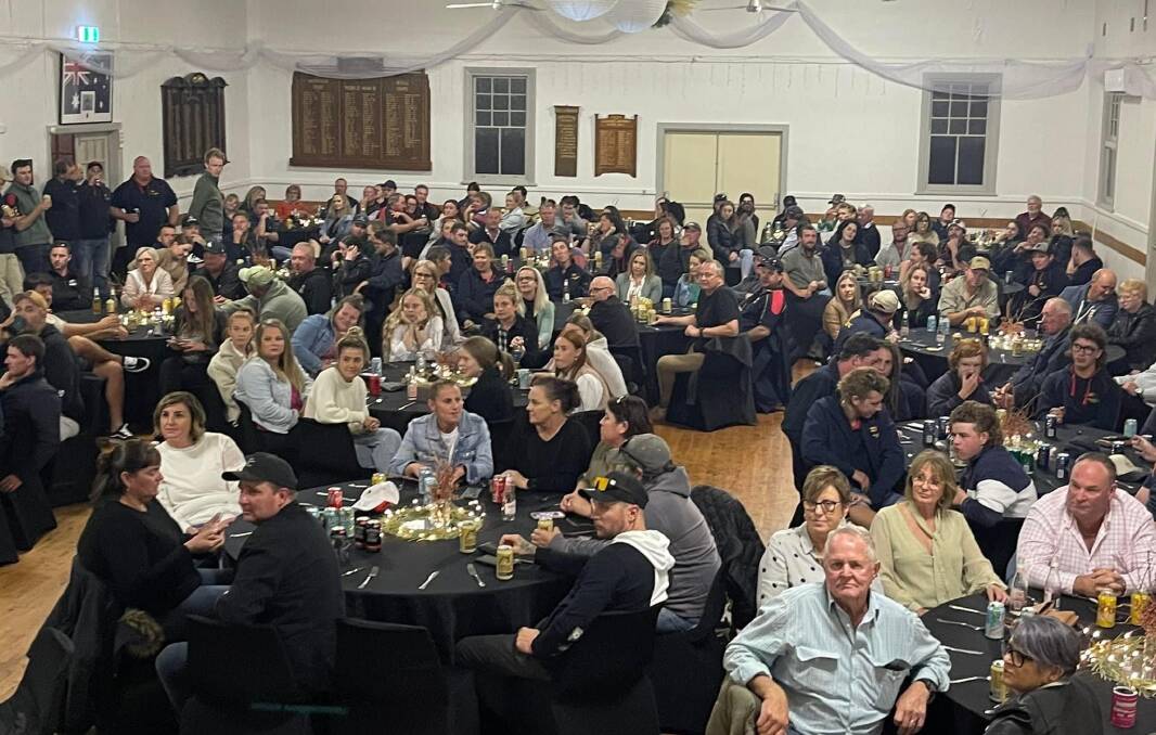 A crowd of more than 170 attended the sportsman's night at Urana hall.
