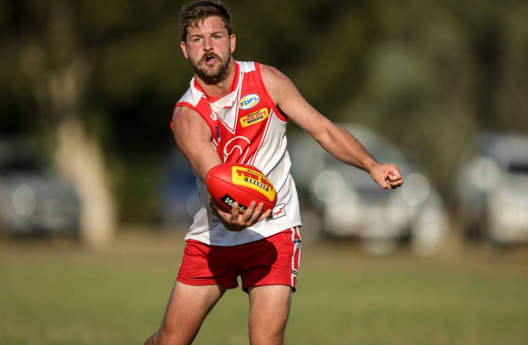 Boxall in action against Kiewa-Sandy Creek during their recent round 2 clash.