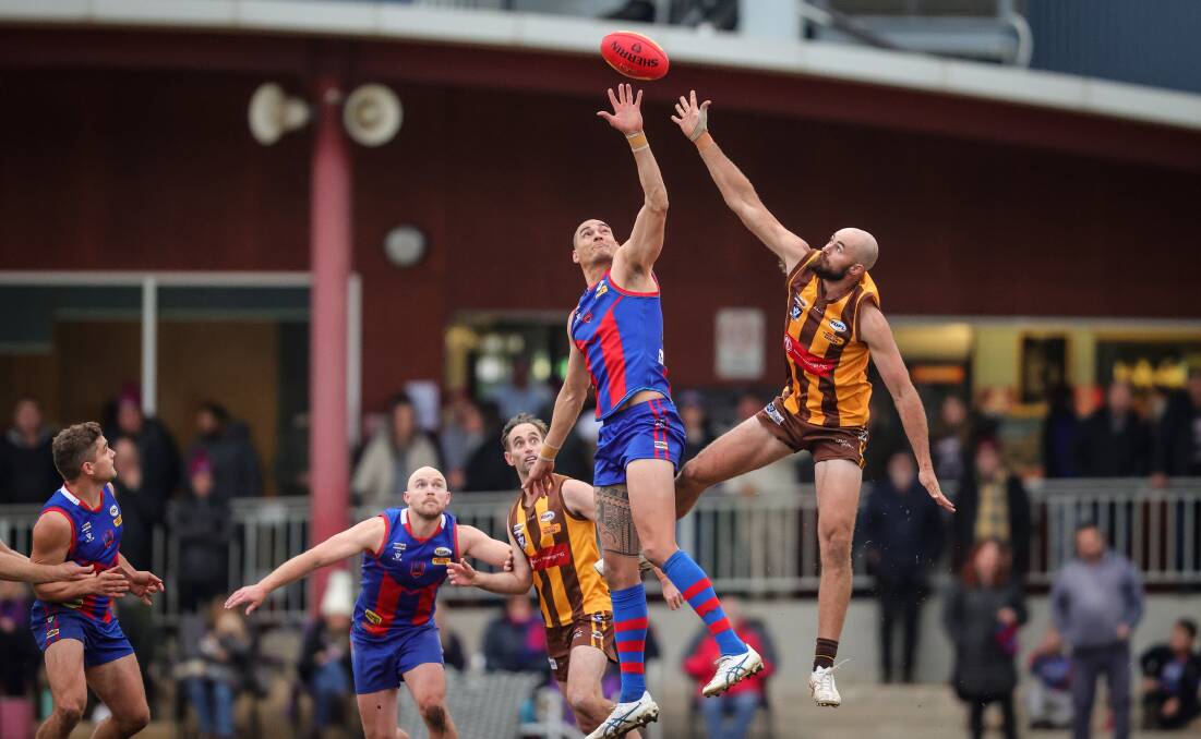Beechworth giant Jai Middleton and Kiewa-Sandy Creek's Mitch Paton contest a centre bounce last weekend at Beechworth. 