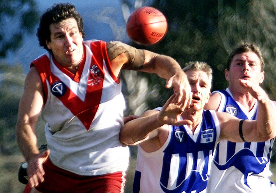 Laurie McInnes in action for Federal in 2001.