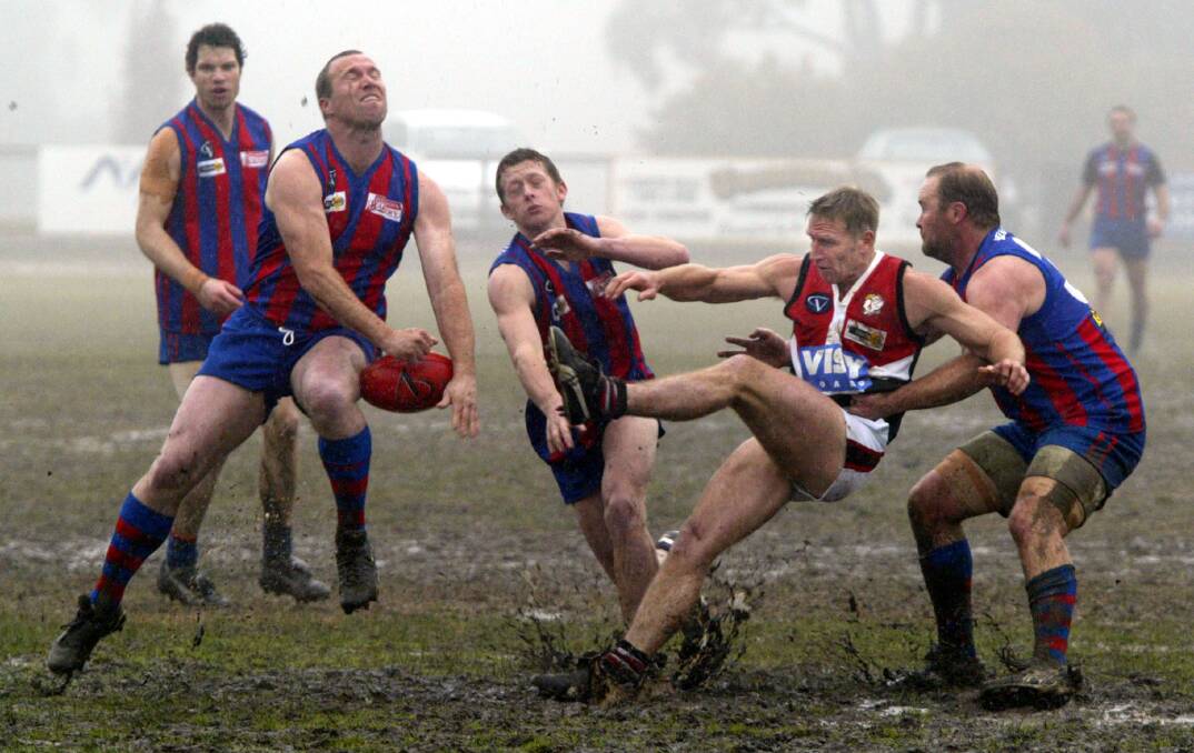 Hedley in action for Wodonga Saints in 2004.