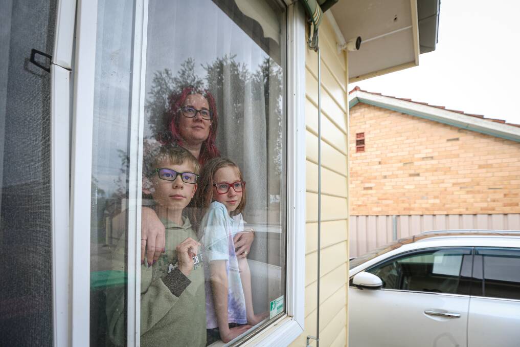 WHIRLWIND: Treats Coffee Shop owner Lauren McCully, isolating at home with children Thomas and Emily, both 10, closed her store in Wangaratta after a new staff member had been asked to get tested for COVID-19. Picture: JAMES WILTSHIRE