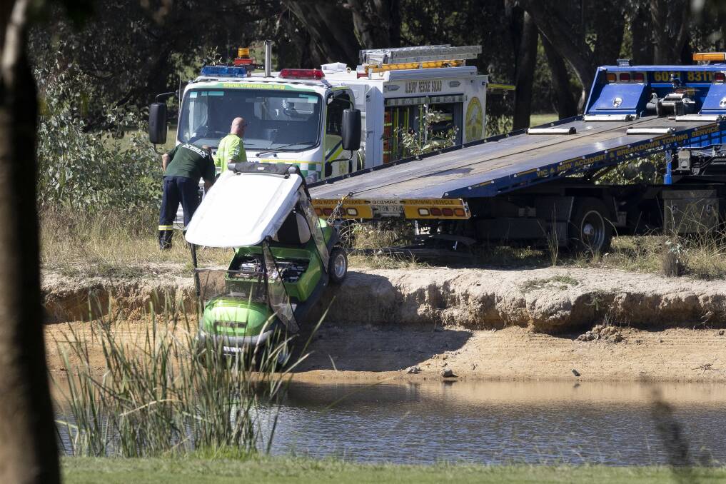RECOVERY: A crew from Albury Volunteer Rescue Association pulls a golf cart from a dam at Thurgoona Country Club Resort on Saturday following the death of a 51 year-old man. Picture: ASH SMITH