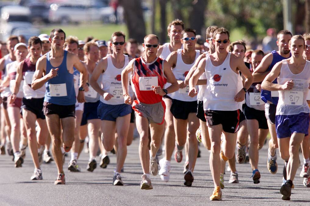 Steve Moneghetti leads off the pack in the 2023 Nail Can Hill Run. File picture