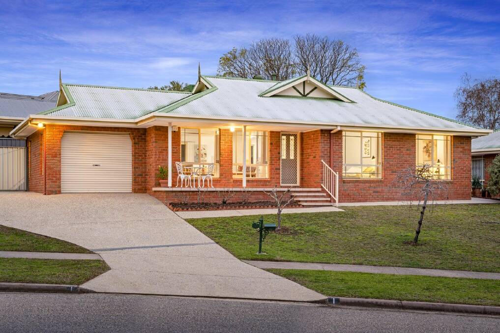 NO DEAL: A two-bedroom property on Highgrove Place in West Albury was passed in at auction on Saturday but has attracted interest. Picture: STEAN NICHOLLS REAL ESTATE 