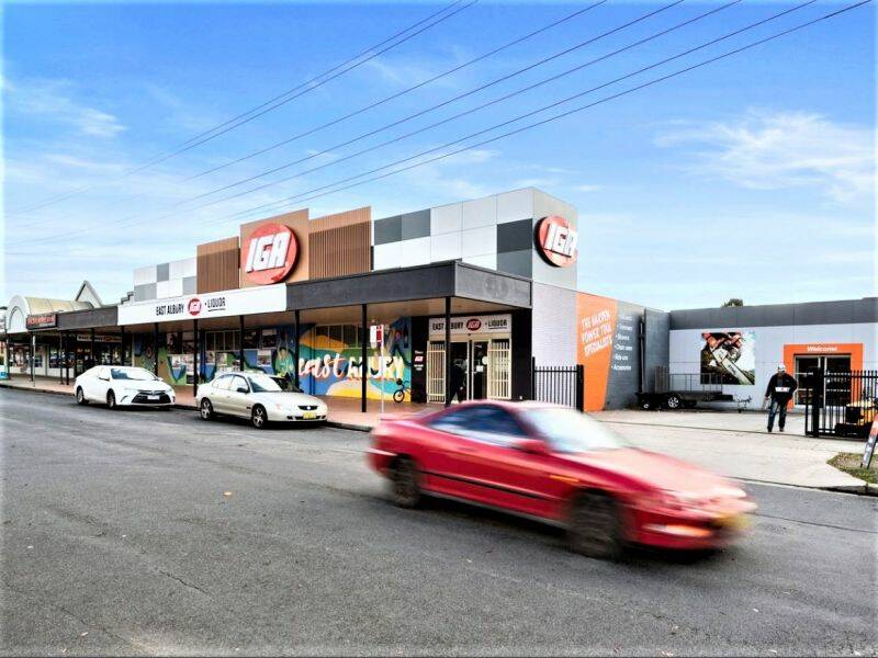 MASSIVE INTEREST: East Albury IGA sold at auction for more than $7 million on Wednesday. Bidding started at $6.2 million. Picture: LJ COLQUHOUN DIXON REAL ESTATE